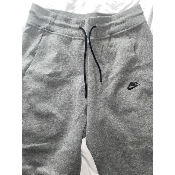 Nike tech fleece crop Capri Gray pants Size Medium 908824 091 - Picture 3 of 10